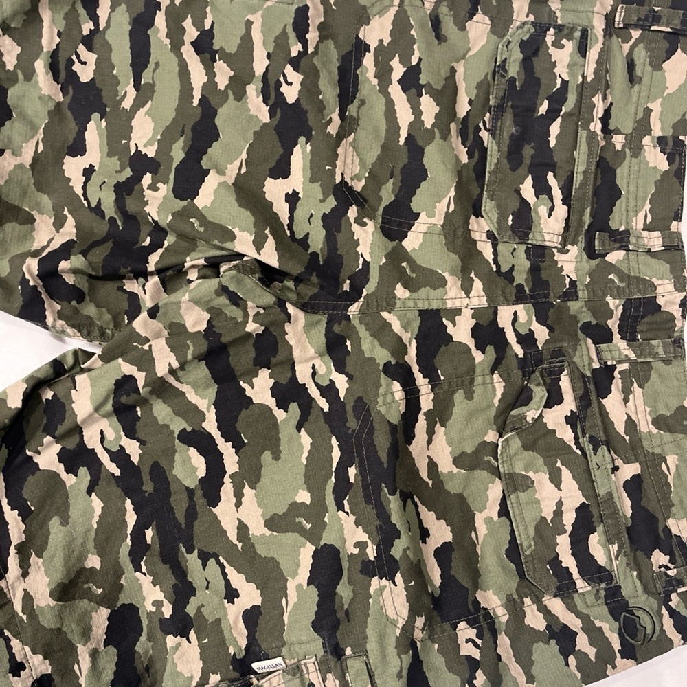 Magellan Outdoors Green Camouflage Pants